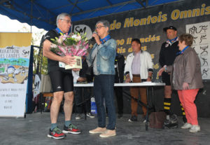 Remise d'un bouquet au 25000ème PCI des Landes